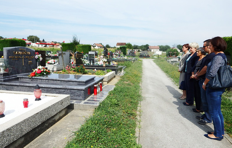 Odavanje počasti na posljednjem počivalištu Josipa Samaržije bepa na koprivničkom groblju // Foto: RK Podravka