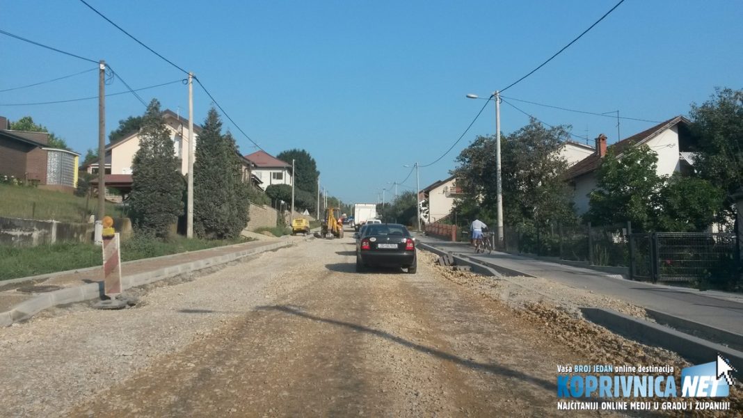 Koprivnička ulica u Križevcima zadaje velike glavobolje stanarima i putnicima // Foto: Koprivnica.net