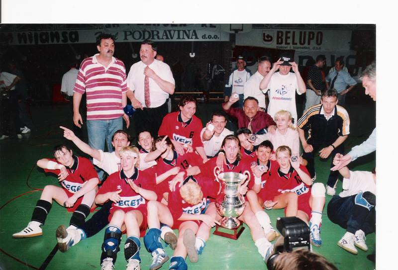 Slavlje nakon osvajanja naslova prvakinja Europe 1996. godine // Foto: Arhiva RK Podravka