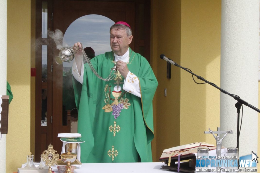 Varaždinski biskup mons. Josip Mrzljak blagoslovio je novi pastoralni centar u Koprivnici // Foto: Zvonimir Markač