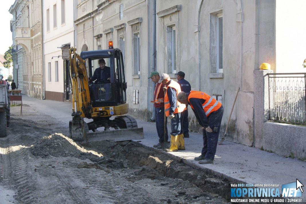 Najprije se izvode radovi na zamjeni podzemne infrastrukture // Foto: Zvonimir Markač