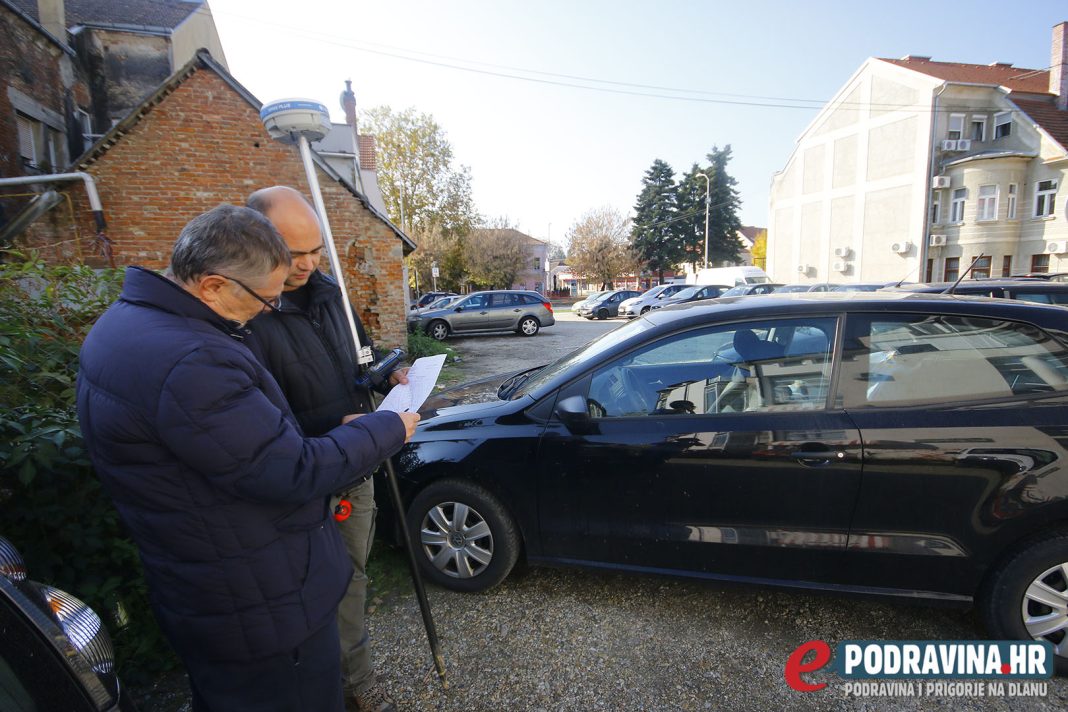 Grošić započeo s mjerenjem parkirališta // Foto: Matija Gudlin