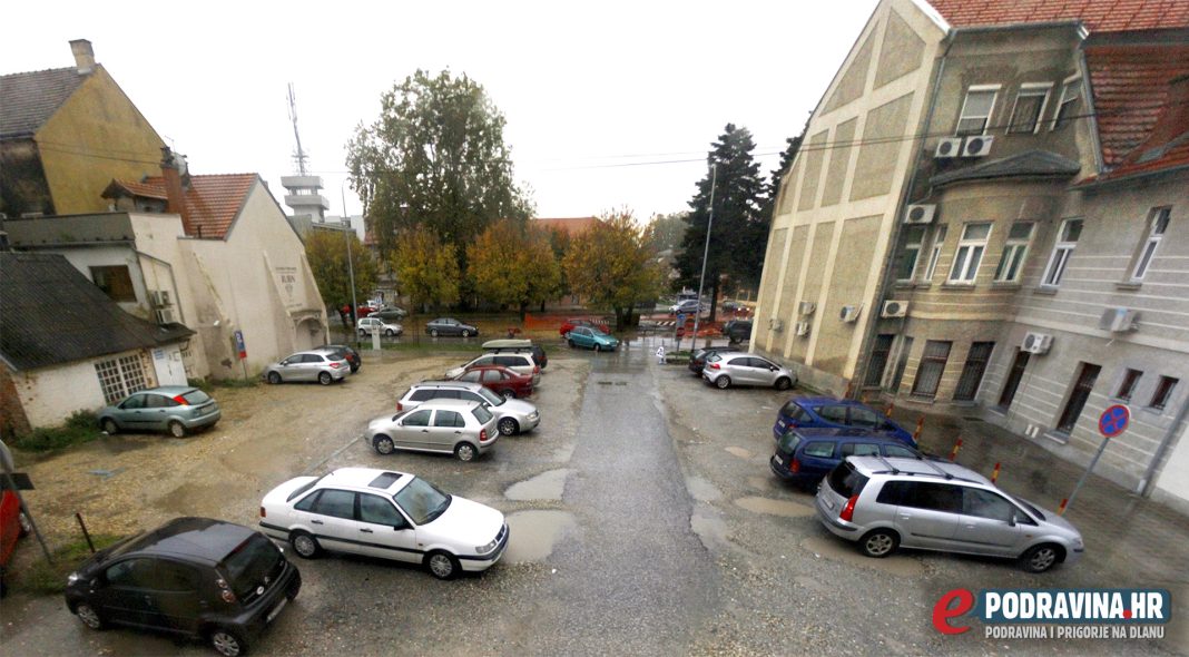 Parkiralište ispred Martinovke odlazi u povijest // Foto: Matija Gudlin