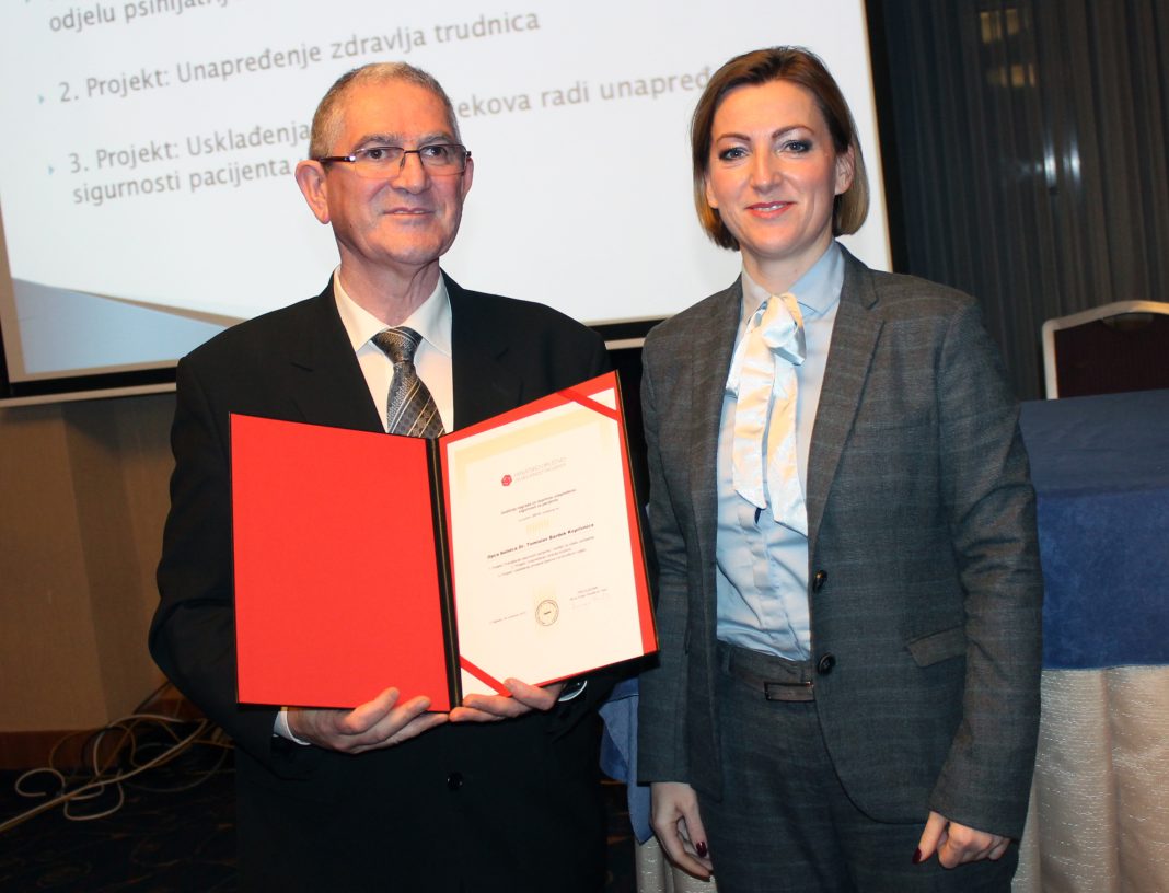 Nagradu je u ime bolnice primila je Sandra Sinjeri, sanacijska upraviteljica // Foto: OB Dr. Tomislav Bardek