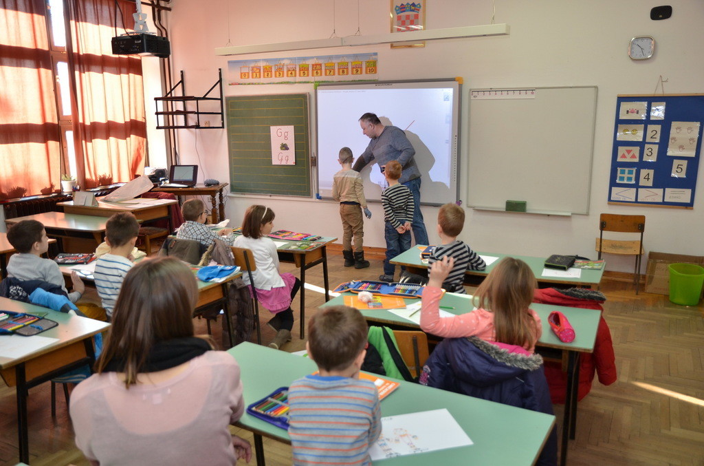 Predškolci u školi // Foto: djurdjevac.hr