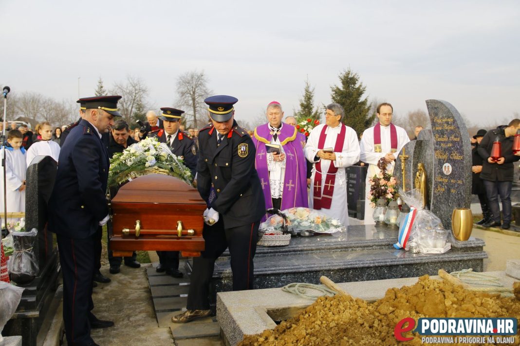 Joža Friščić pokopan je na mjesnom groblju u Koprivničkom Ivancu // Foto: Matija Gudlin