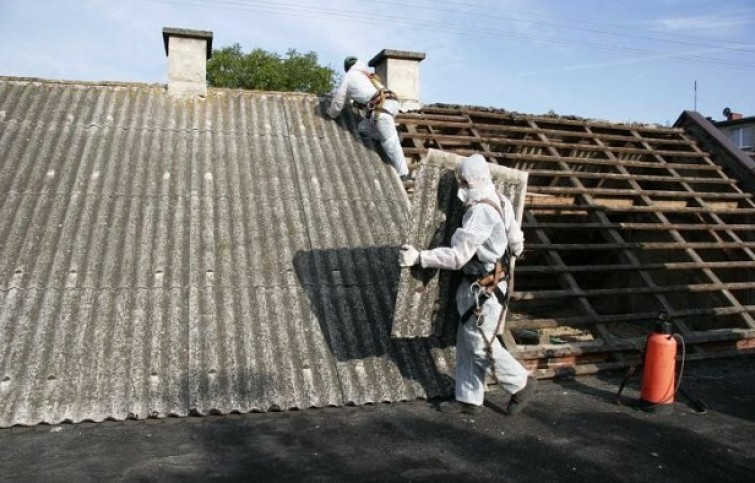 Uklanjanje azbestnih ploča // Foto: djurdjevac.hr