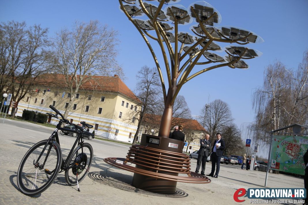 Pametno solarno drvo // Foto: Matija Gudlin
