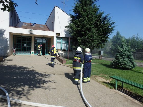 FOTO Evakuirani učenici i djelatnici Osnovne škole Koprivnički Ivanec