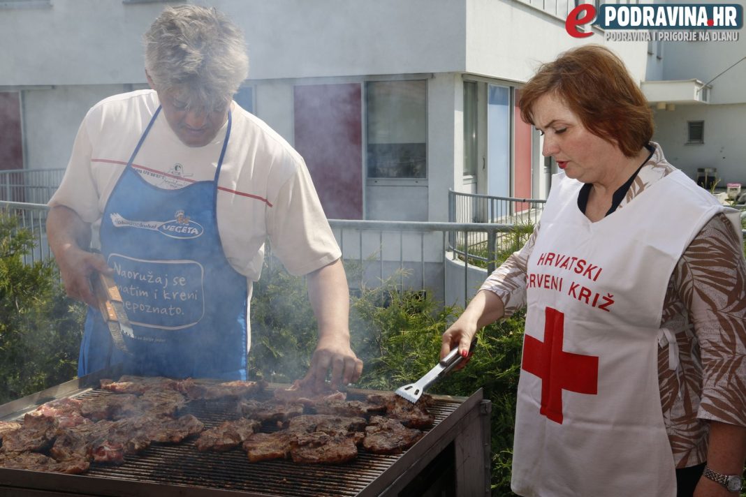 Gradski vijećnici pripremili roštilj // Foto: Matija Gudlin