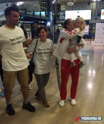Sara Kolak doček na aerodromu u Zagrebu