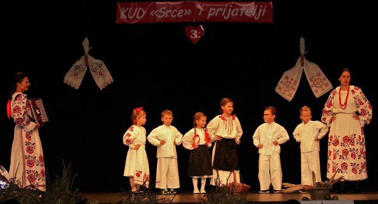 FOTO U prepunoj dvorani Doma mladih folkloraši iz cijele Hrvatske uveličali Dan neovisnosti