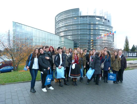 FOTO Koprivnički gimnazijalci na jedan dan postali europarlamentarci u Strasbourgu