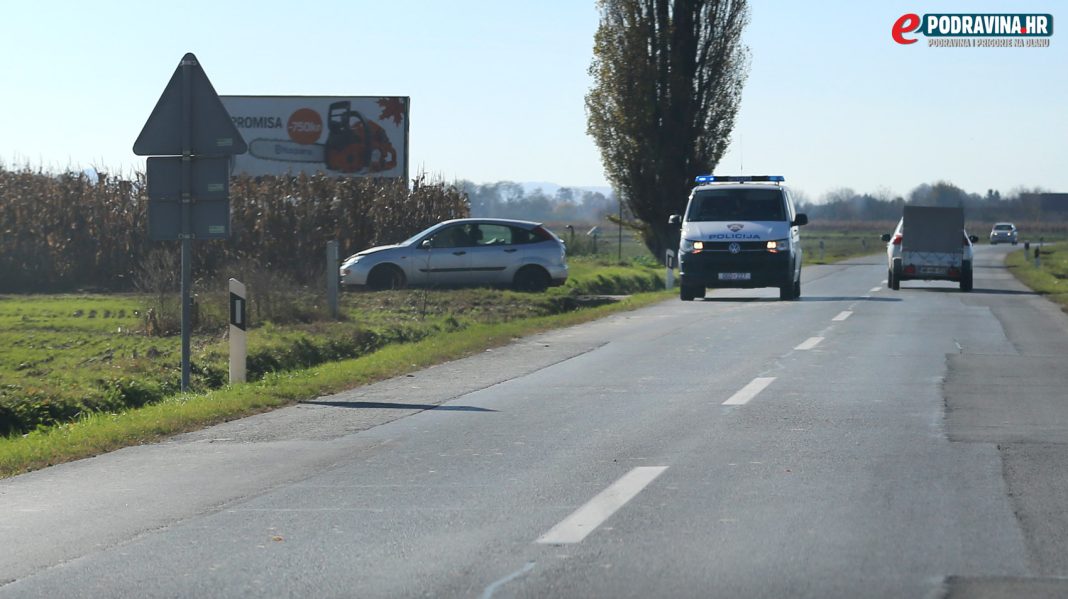 Policijski kombi na cesti između Koprivnice i Peteranca
