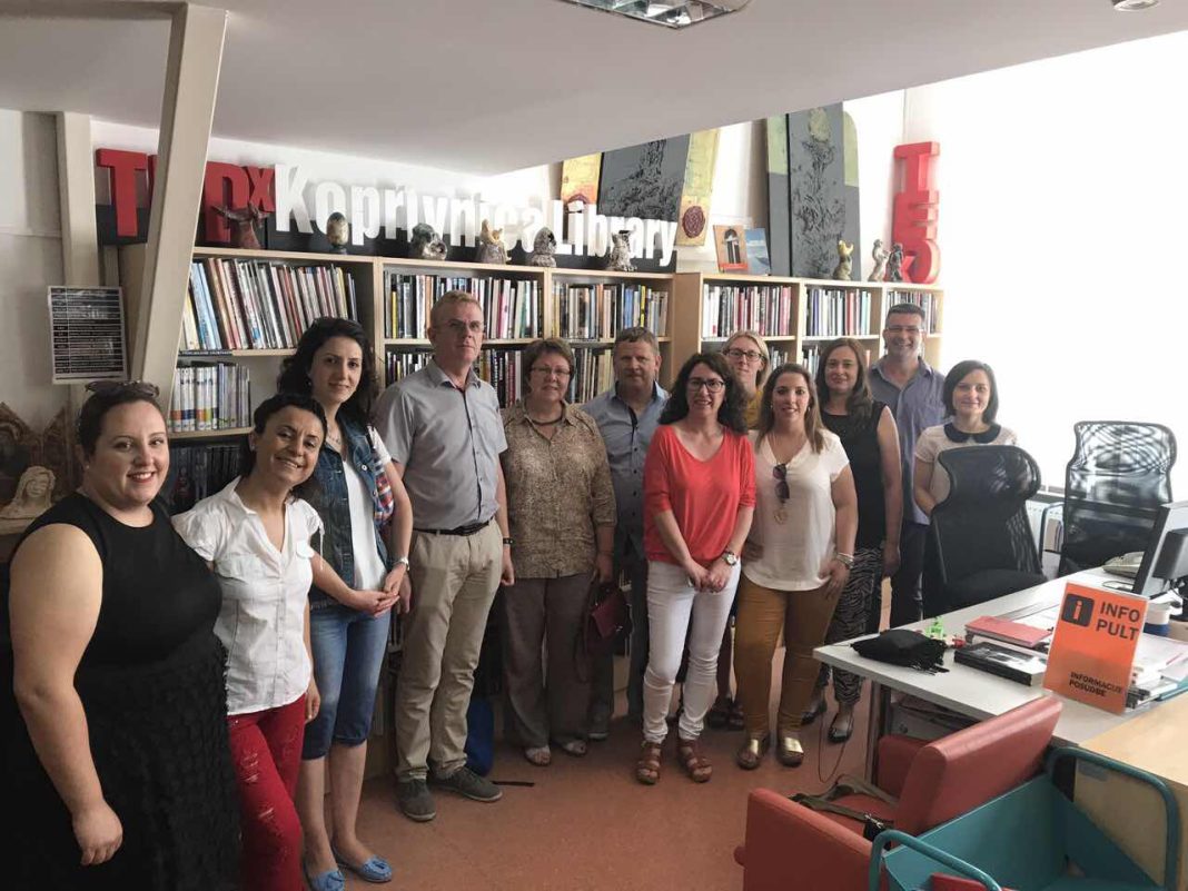 Sudionici Erasmus projekta u posjetu Knjižnici Fran Galović