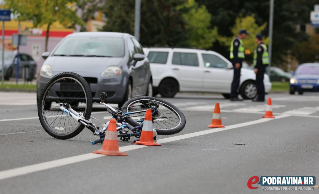 Prometna nesreća - auto na biciklisticu