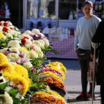 Cvijeće na tržnici uoči blagdana Svih Svetih // Foto: Matija Gudlin