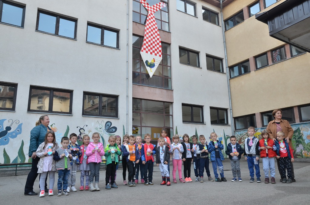 Obilježavanje Dana kravate u Osnovnoj školi Grgura Karlovčana // Foto: djurdjevac.hr