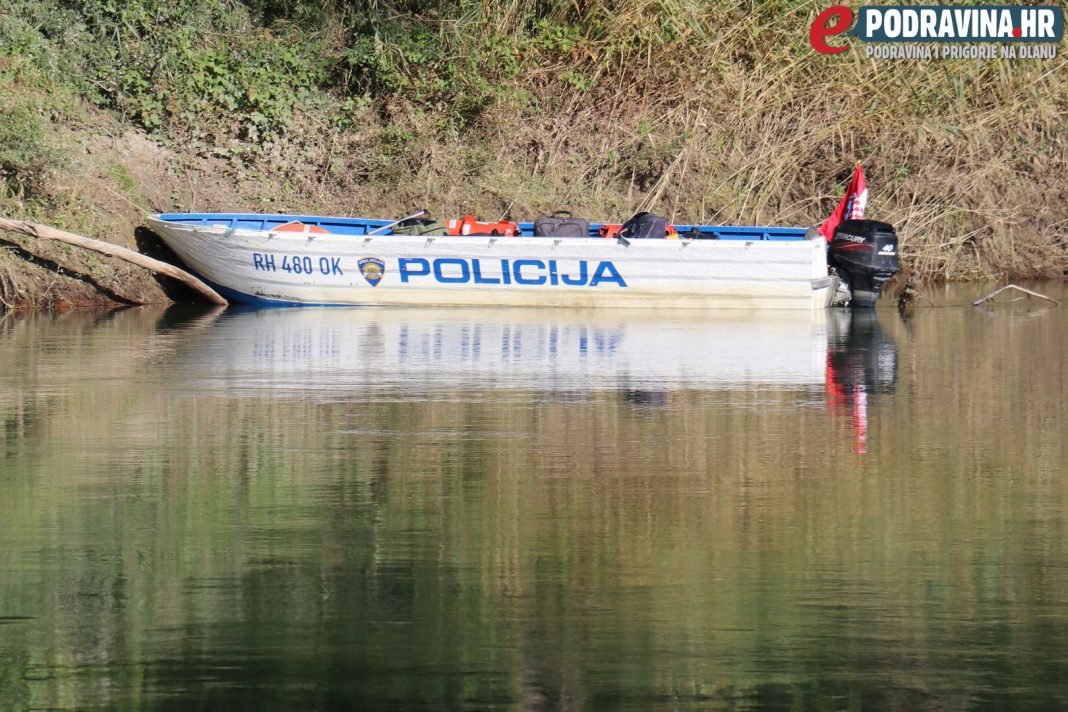 Policijski čamac // Foto: Matija Gudlin