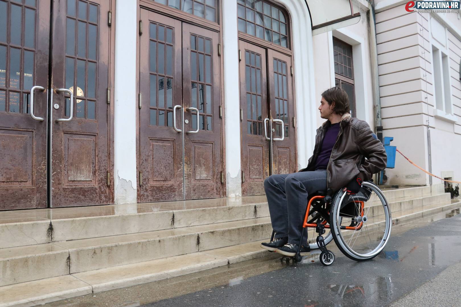 upoznavanje sa ženom u invalidskim kolicima