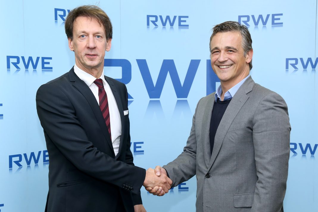 Karl Kraus predsjednik Uprave RWE Hrvatske i Dario Lisicar predstavnik bivsih vlasnika Montcogima