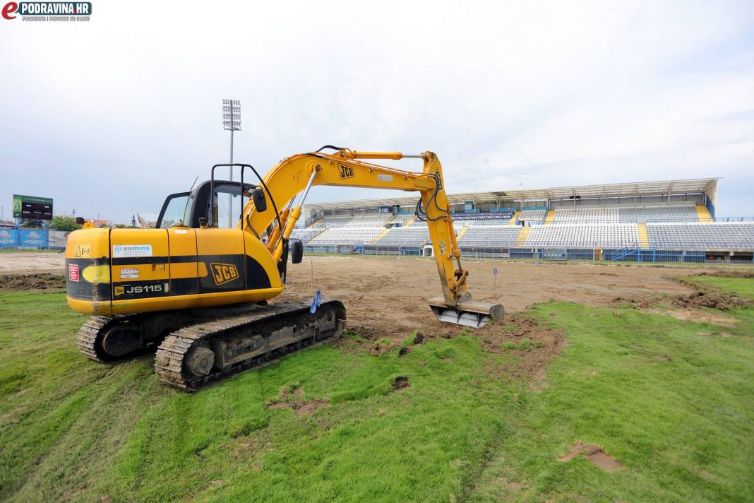 Obnova travnjaka na stadionu 