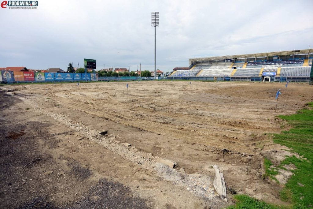 Obnova travnjaka na stadionu 