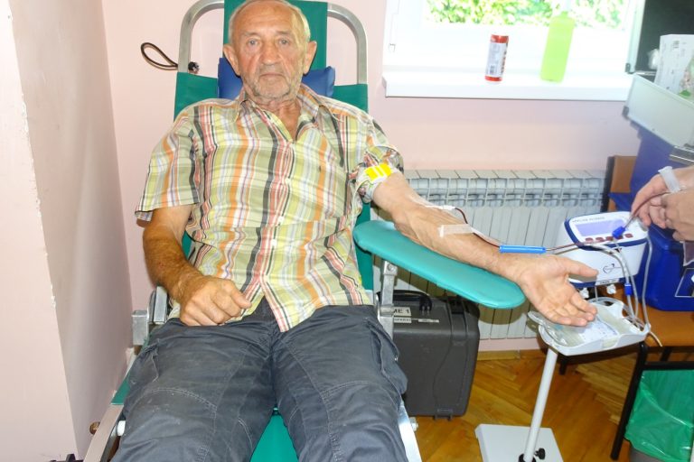 FOTO Vlado Šarec iz Drnja dao je krv jubilarnih 100 puta, u kolovozu prikupljene 404 doze