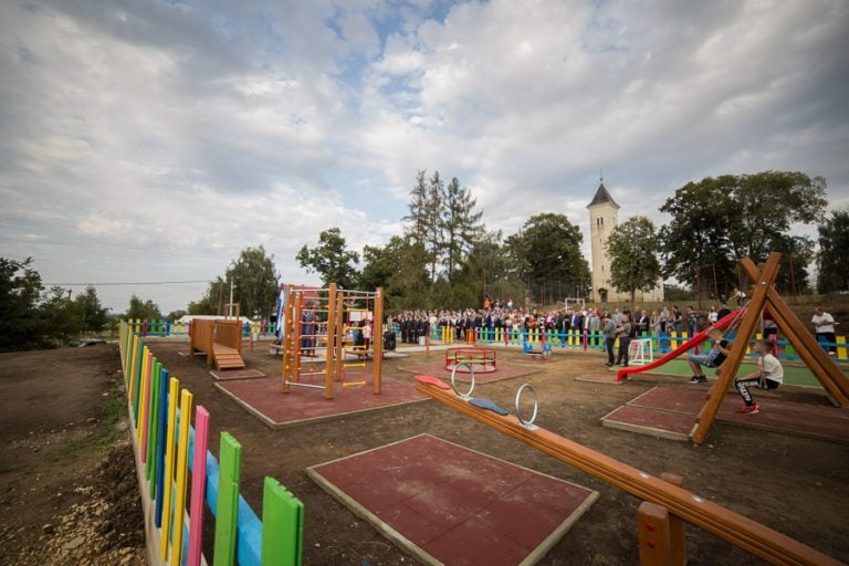 FOTO U Pitomači ‘niknulo’ sedmo dječje igralište, načelnik najavio izgradnju još nekoliko