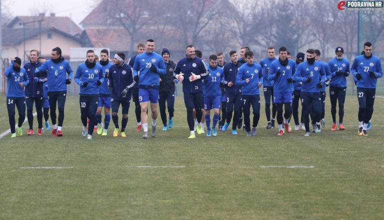 FOTO/VIDEO Okupili se Slavenaši, ali ne na travnjaku! Evo kako izgledaju njihovi treninzi pod budnim Stipićevim okom