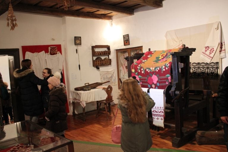 FOTO Križevčani ispunili Gradski muzej tijekom predivne večeri, ravnateljica predstavila što se sve nudi
