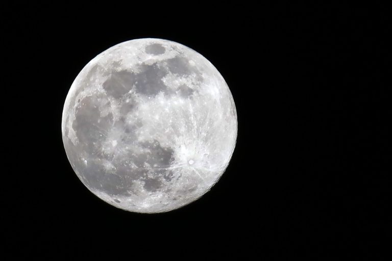 Pogledajte predivan prizor supermjeseca, još koji centimetar i mogli bi ga dodirnuti