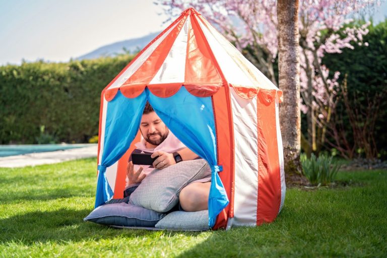 Slavonac pokraj vlastite kuće podigao šator jer više ne može biti sa ženom, sada je sretan