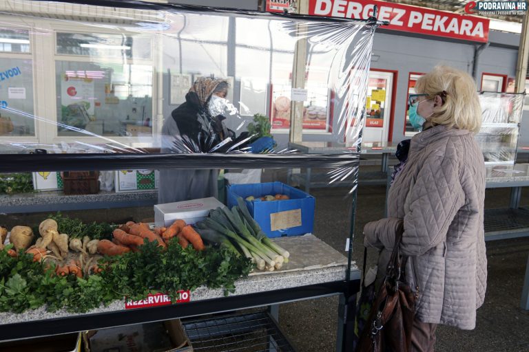 FOTO Koprivnica, Križevci i Đurđevac otvorili tržnice: “Nešto smo prodali, bit će za kruh i mlijeko”