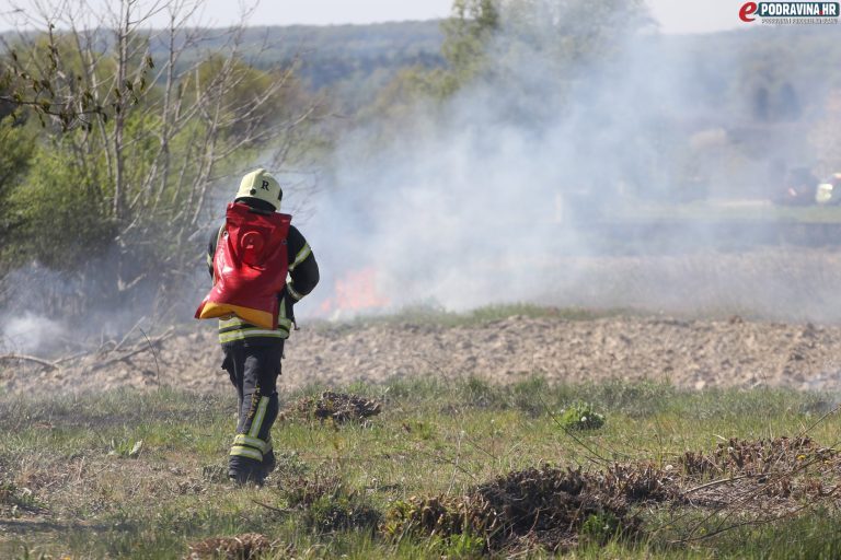 [FOTO/VIDEO] UPRAVO Požar kod Pevexa u Koprivnici, vatrogasci su na terenu