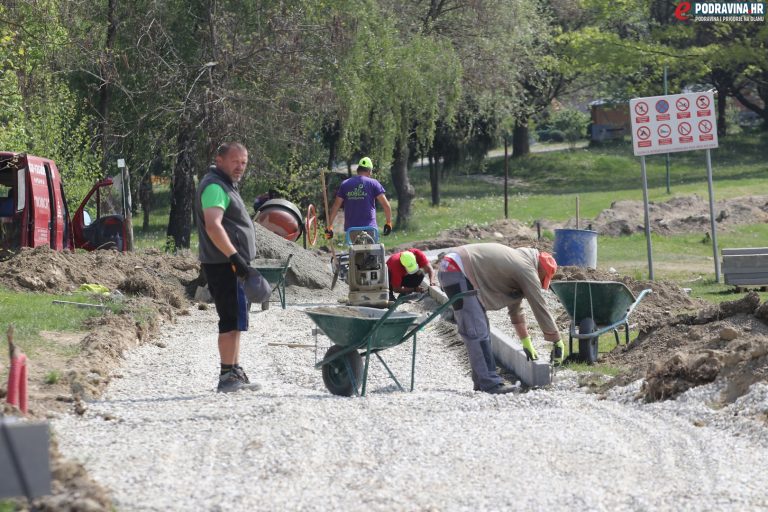 FOTO Šetnica na Šoderici već uljepšava obalu jezera, niknule i nove klupe i javna rasvjeta