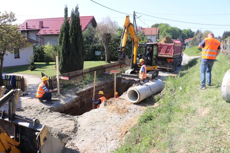 Krenuli radovi na izgradnji oborinske kanalizacije u Ulici Močilski odvojak I