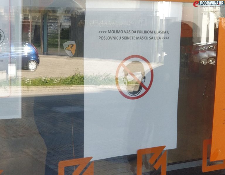 Ljudi su zbunjeni procedurom na ulazu u Podravsku banku, tražili smo objašnjenje: “Skidanje maski je sigurnosna mjera”