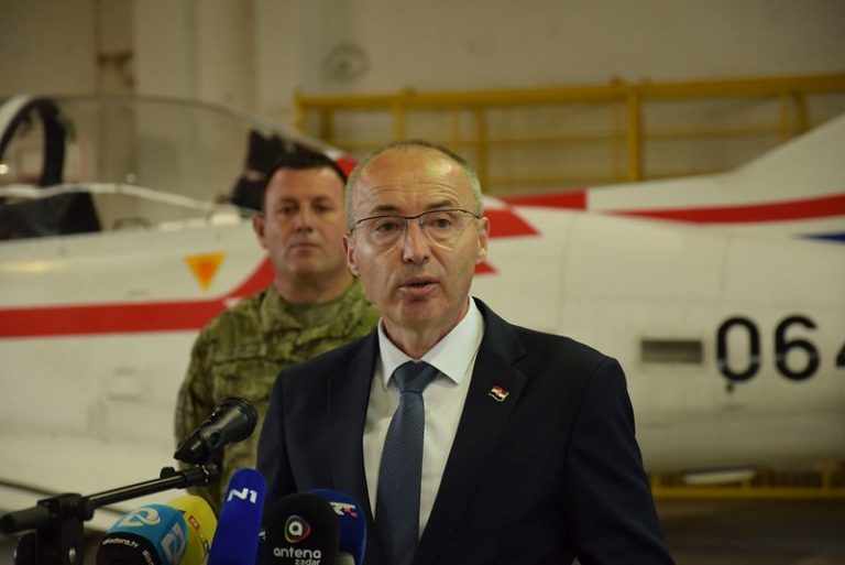 Prihvaćena ostavka ministra obrane Damira Krstičevića, Plenković: Ne smatram ga krivim, ovakve se nesreće događaju