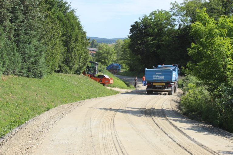 FOTO Cesta u Ruševcu dobiva novo ruhu, uskoro kreće i asfaltiranje