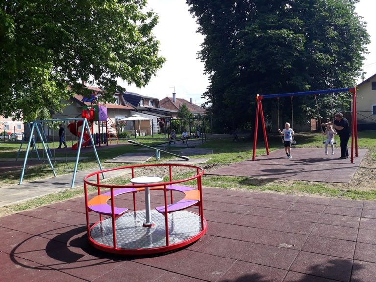 Dječje igralište u parku Pod lipama spremno za mališane, još će se i dodatno urediti