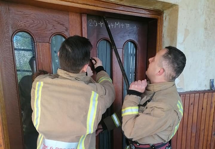 Mala škola provaljivanja naših vatrogasaca: iskoristili “lopovske vještine” i spasili dan