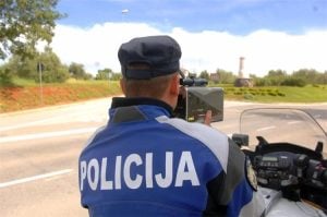 mjerenje brzine Nevolja na cesti Naletio policiji vozačke dozvole