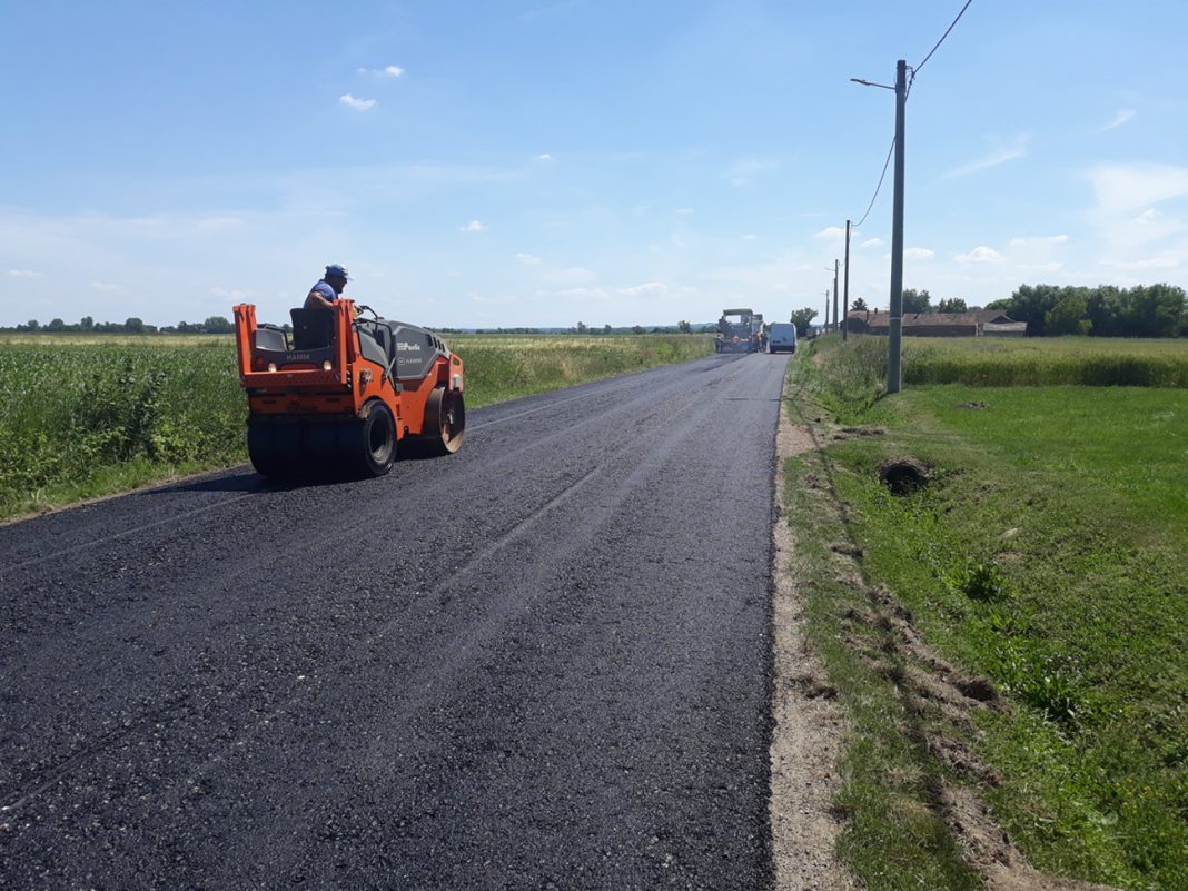 Asfaltiranje ceste izmedu Delova i Novigrada Podravskog