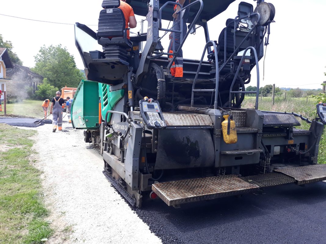 Asfaltiranje ceste u Javorovcu
