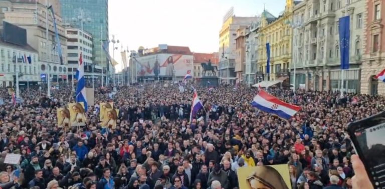 FOTO/VIDEO Tisuće prosvjednika okupilo se u centru Zagreba, skandiraju: Stožer, Plenkoviću, odlazite!