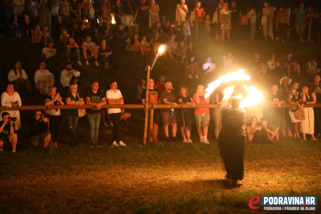 Renesansni festival 2022 petak - vatreni show, orijentalne plesačice, viteška skupina Marcus M