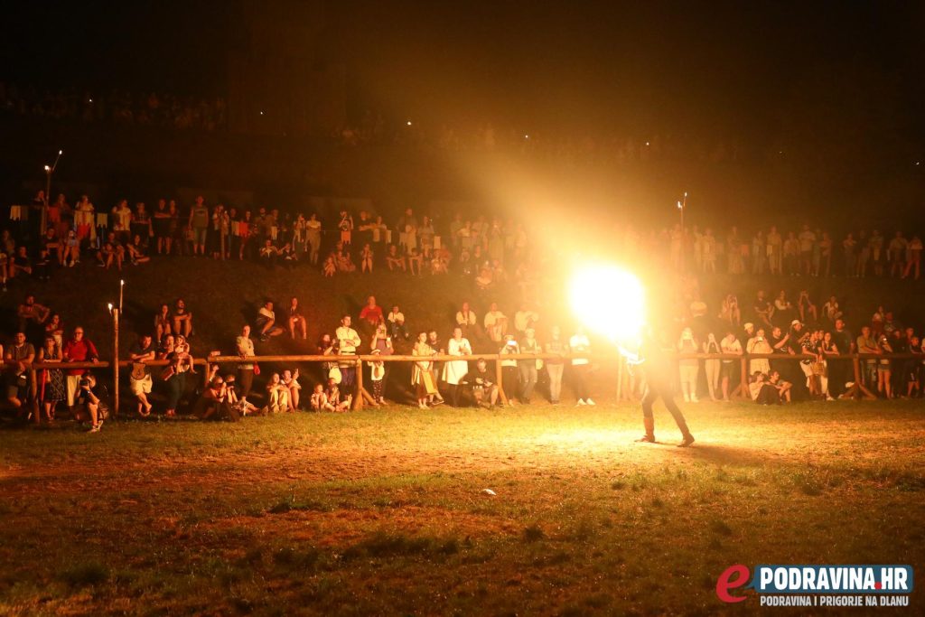 Renesansni festival 2022 petak - vatreni show, orijentalne plesačice, viteška skupina Marcus M