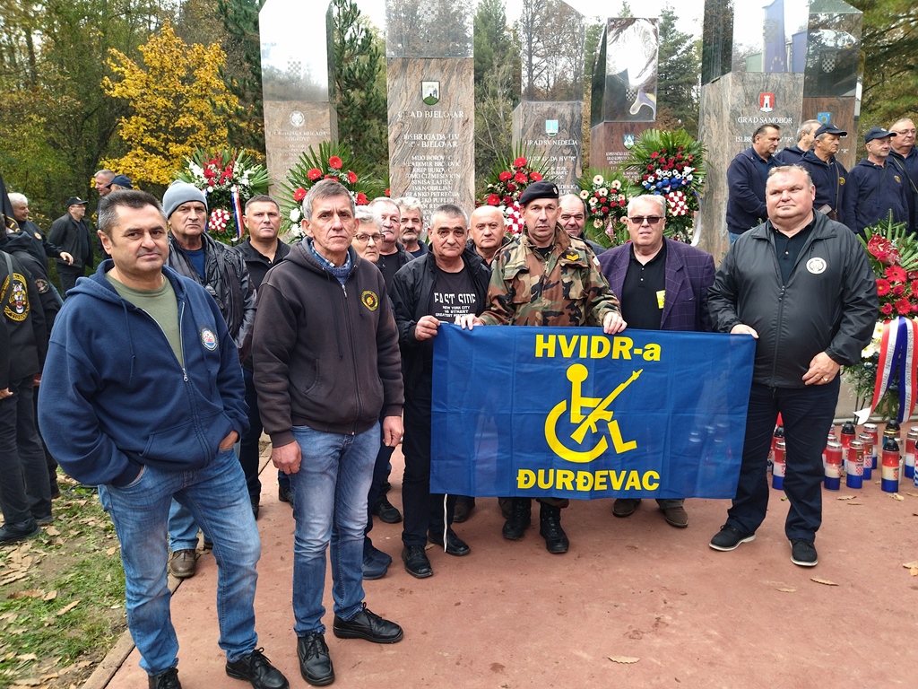 članovi HVIDRA-e Đurđevac i 3. bojne 105. brigade položili vijence za poginule hrvatske branitelje ponedjeljak, 31. listopada 2022.