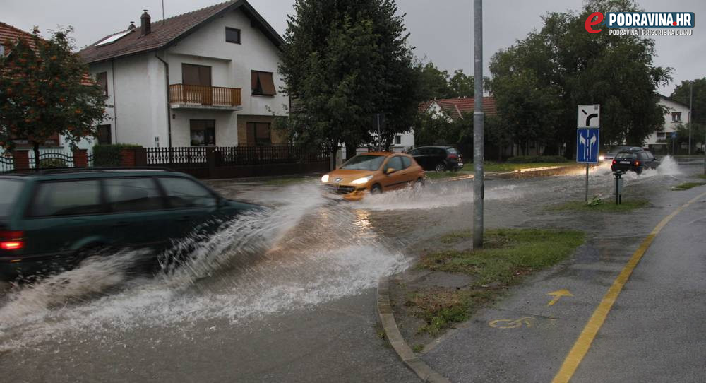 Poplava na cesti
